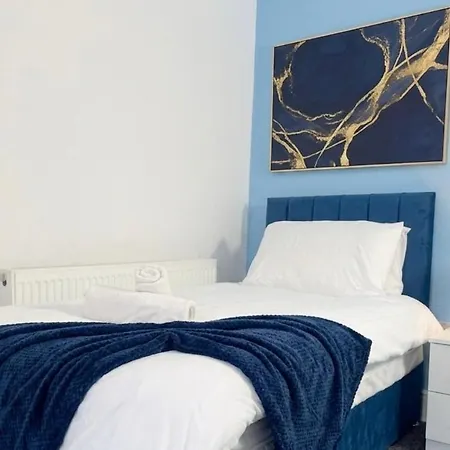 Borough Retreat 5br