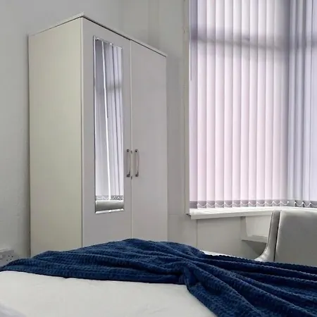 דירה Borough Retreat 5br *