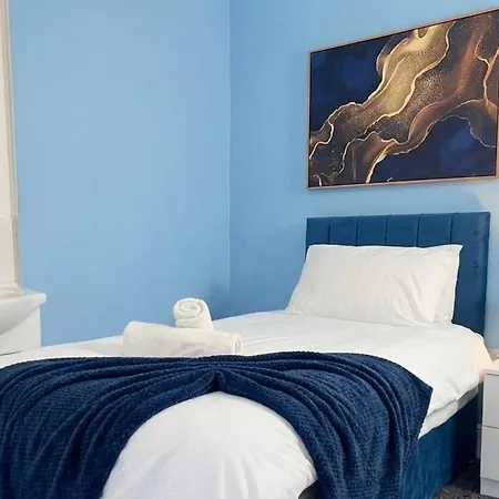דירה Borough Retreat 5br *
