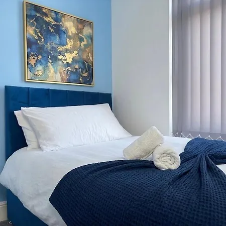 דירה Borough Retreat 5br *